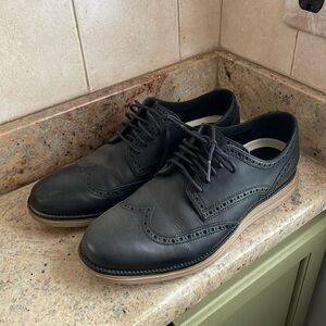 Classic Cole Haan wing tip rubber sole dress shoes 8.5 men